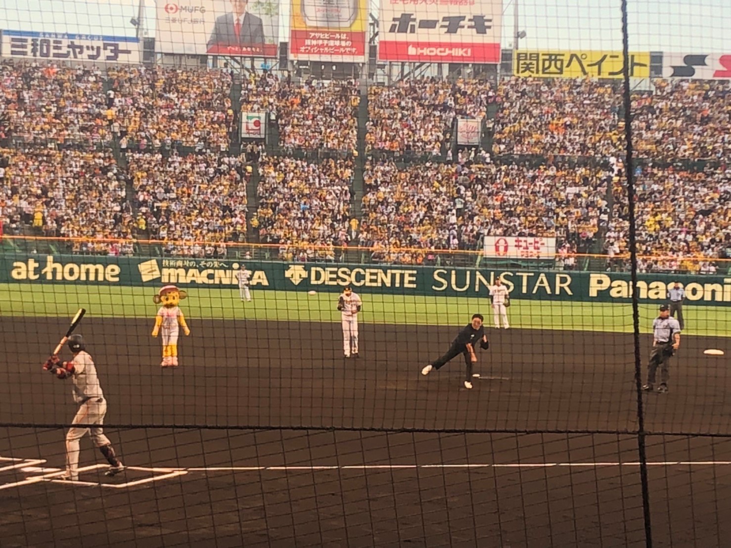 満員のスタジアムに広がる熱狂